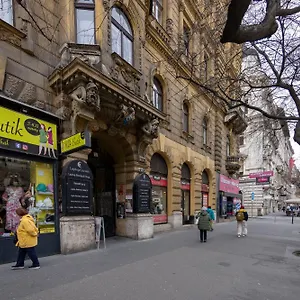 cozy-dream-home-in-the-heart-of.inbudapesthotels.com/